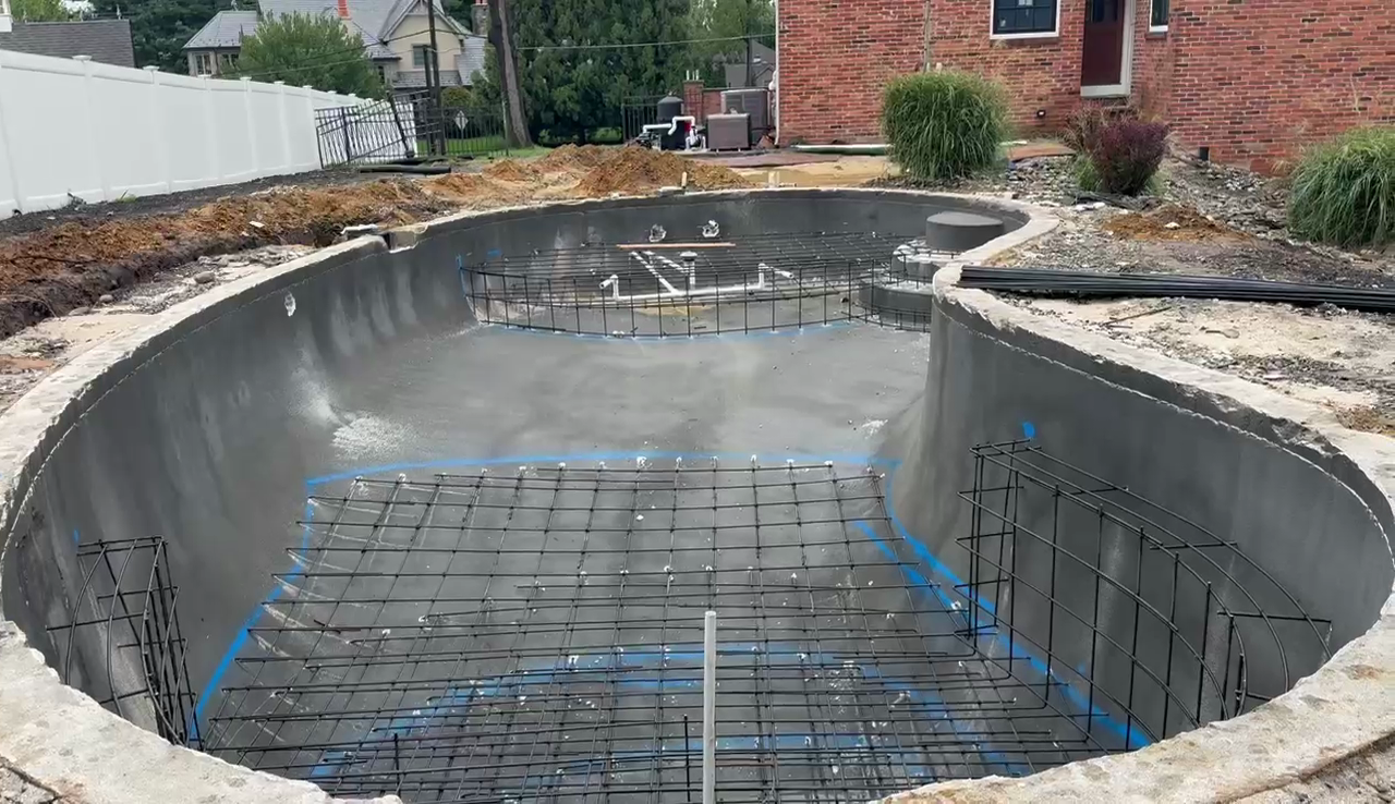 residential-pool-transformation_floor-lift_DeShayes-Residential-Resort-Design